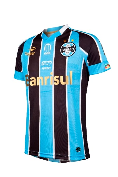 Topper presenteia torcedor do Grêmio com kit especial