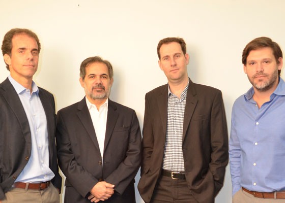 Carlos Henrique Moreira Jr, Orlando Lopes, Guilherme Ribenboim e Antonio Wanderley: união de empresas em nova métrica atende demanda de mercado Leia Mais: http://www.meioemensagem.com.br/home/midia/noticias/2014/05/08/Twitter-e-Ibope-se-unem-por-metricas-de-TV-social.html?utm_source=newsletter&utm_medium=email&utm_campaign=mmbymail-geral&utm_content=Twitter-e-Ibope-se-unem-por-metricas-de-TV-social#ixzz31RsEr9E2  Follow us: @meioemensagem on Twitter | Meioemensagem on Facebook.