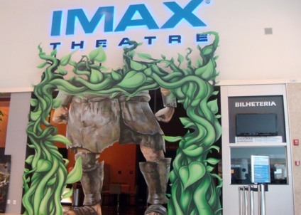 Imax divulga filme com boneco gigante