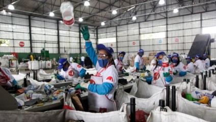 Coca-Cola cria fundo para comunidades de baixa renda