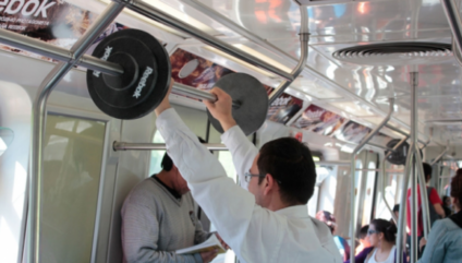 Reebok instala objetos de academia nos metrôs