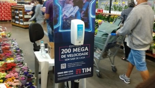 Social e Soluções ativa TIM com totens de álcool em gel 