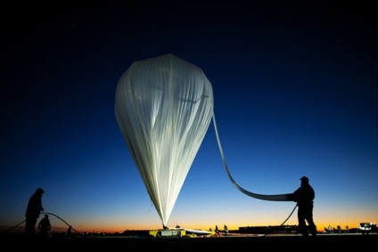 The launch of the helium balloon seen during the unmanned flight for Red Bull Stratos, a mission to the edge of space to break the speed of sound in freefall, at Roswell, New Mexico, USA on January 18 2012. // JÃ¶rg Mitter/Red Bull Content Pool // P-20121012-00003 // Usage for editorial use only // Please […]