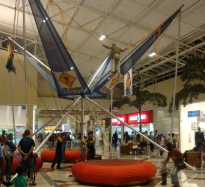 Arvorismo e jump-trampolim viram moda no Floripa