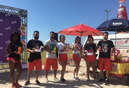 Vinícola Aurora e Agência Batuca revivem os anos 2000