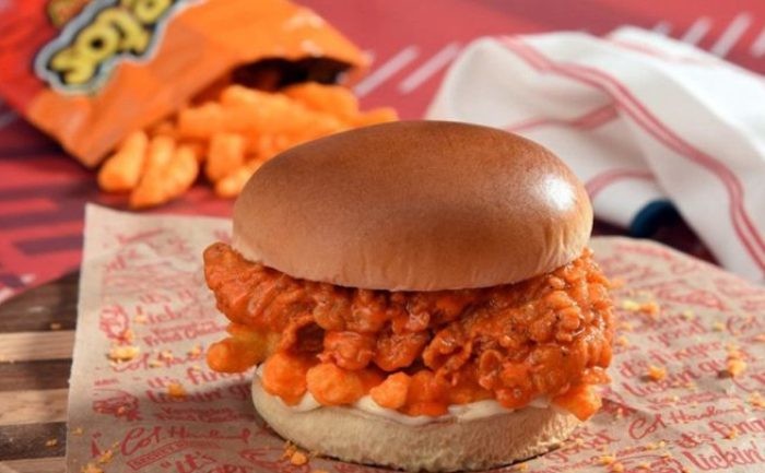 cheetos e kfc sanduíche