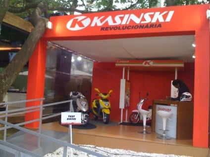 Andando de moto com a Kasinski na Casa Cor SP