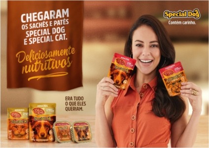 Paolla Oliveira é a estrela da campanha da Special Dog