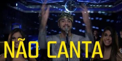 Latino não canta nada em ação de mkt promo