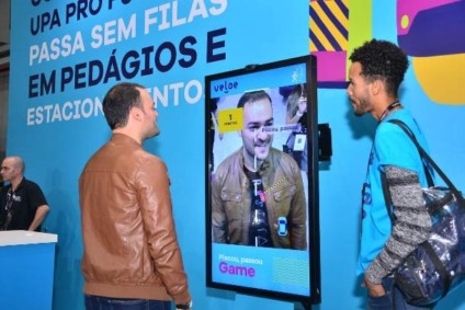 Veloe leva público para jogar em estande na BGS