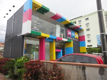 Loja feita de container é novidade em Blumenau 