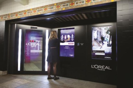 L&apos;Oreal Paris Intelligent Color Experience. (PRNewsFoto/L&apos;Oreal Paris)