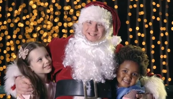 Papai Noel com Síndrome de Down mostra que criança não tem preconceito