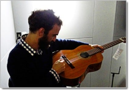 Oi FM sorteia CD's e violão autografado do Marcelo Camelo 