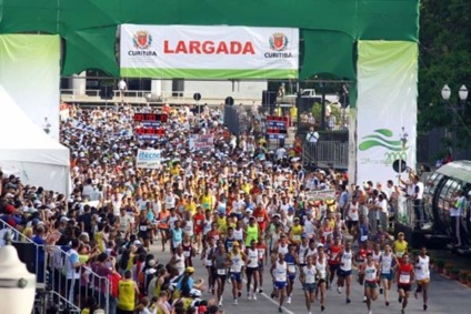 13ª Maratona de Curitiba. – Na imagem a largada Masculino. Curitiba, 22/11/2009 Foto: Cesar Brustolin/SMCS