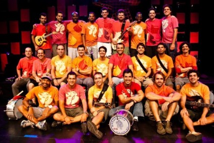Amil promove evento com show do Monobloco