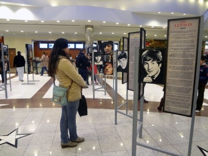 Mueller promove exposição e show cover dos Beatles
