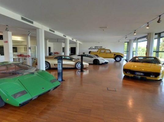 Visita ao Museu da Lamborghini pelo Google Maps