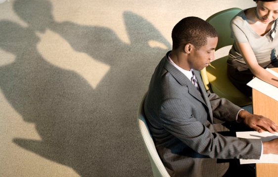 Namoro-no-Trabalho.-A-empresa-deve-incentivar-ou-proibir