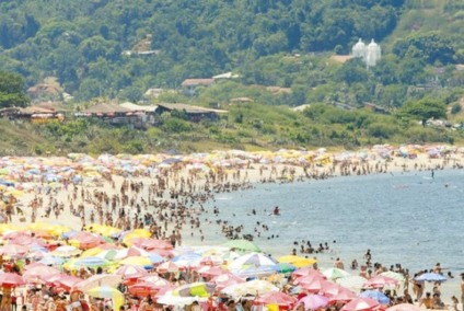 Banhistas de Niterói têm sombra e água fresca grátis
