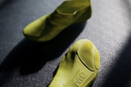 Sapatos biodegradáveis servem para adubar jardim 