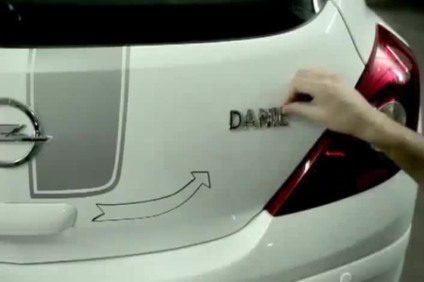 Carros são personalizados com nome dos donos