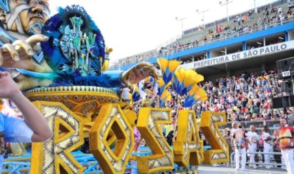 Cascola desfila com a Rosas de Ouro no Carnaval de São Paulo