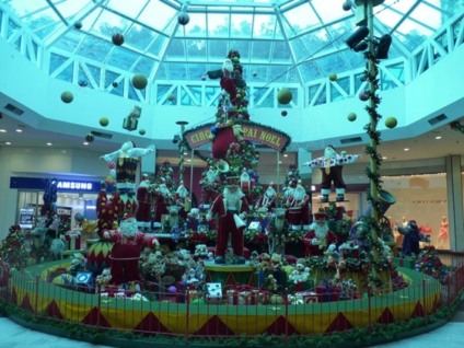 Papai Noel estreia a decoração de Natal do Neumarkt