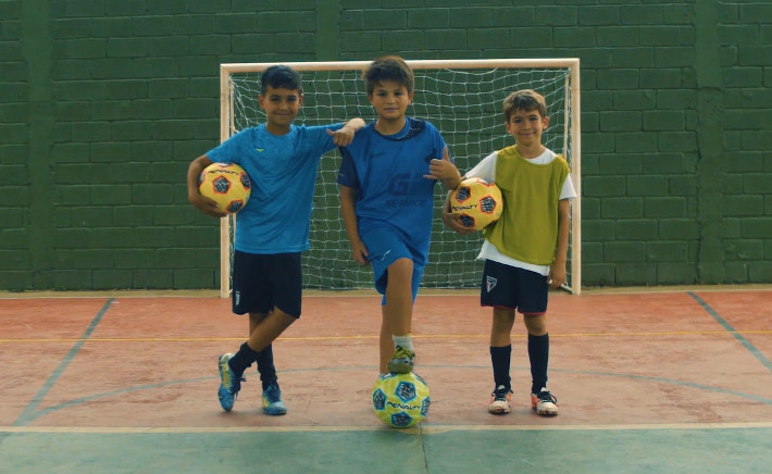 Penalty valoriza a presença da bola na infância