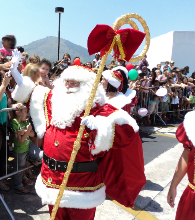 Papai Noel inaugura decoração sustentável no Passeio 