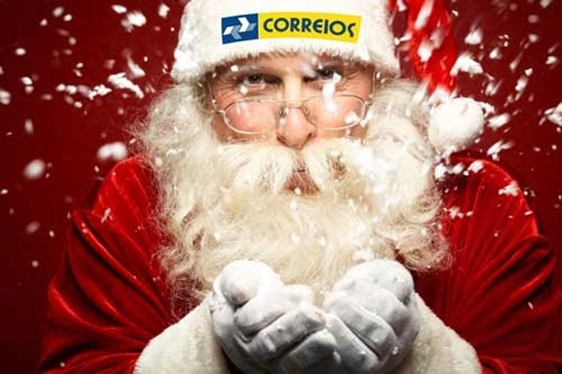 Imagem de divulgação da campanha Papai Noel dos Correios, que iluminou o Cristo Redentor em celebração