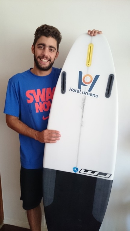 Hotel Urbano patrocina o surfista Pedro Scooby