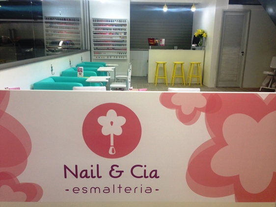 Platinum Outlet inaugura primeira esmalteria Nails & Cia 