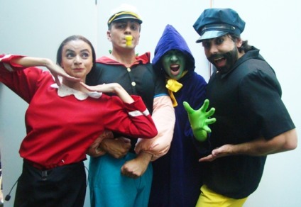 Crianças pintam telas e curtem Popeye no Center Shopping