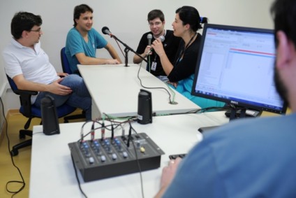 PROGRAMA DE RADIO – CURITIBA – 04/07/12 – Esportes – Novo programa de radio esportivo. FOTO: MARCELO ANDRADE. Agencia de Noticias GAZETA DO POVO