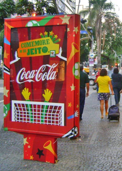 Coca-Cola com projeto especial em mobiliário urbano