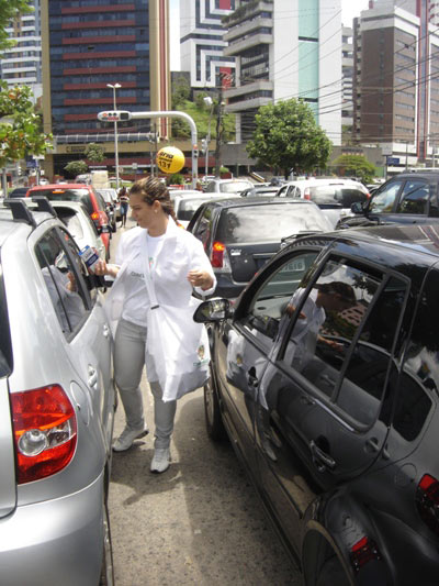 Doutores imobiliários invadem as ruas de Salvador Doutores imobiliários invadem as ruas de Salvador
