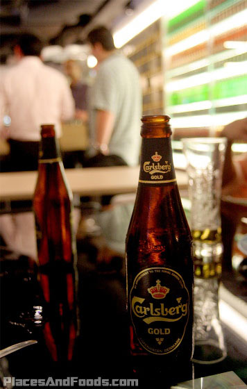 Carlsberg Gold comemora sucesso na Malásia com promo
