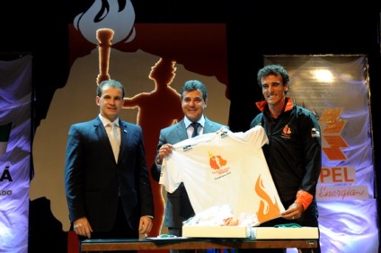 Governador Beto Richa acompanhado pelo secretário de esportes Evandro Rogério Romam e pelo esportista Emanuel do Rego, lança a segunda etapa do projeto talento olímpico do Paraná. Curitiba, 20/06/2012 Foto: ANPr