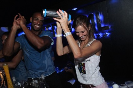 Celebridades prestigiam Bar Zero-Cal no Camarote Salvador