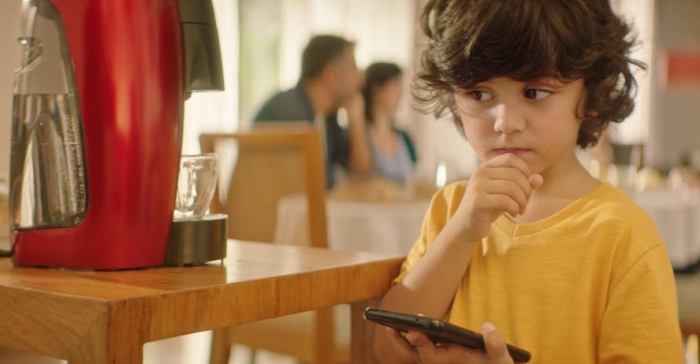 Tres aposta no afeto em campanha que reúne a família