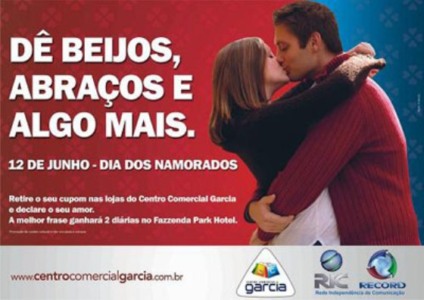 RIC Record Blumenau com ação promo para namorados