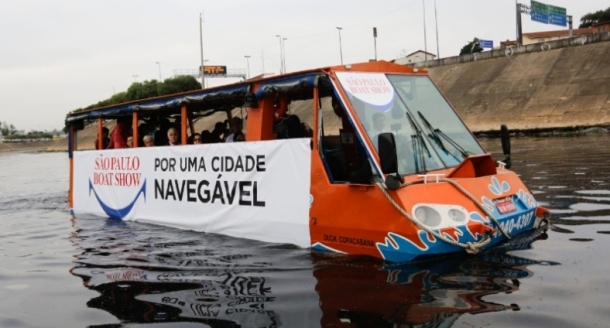 Paulistanos são convidados a navegar pelo Rio Pinheiros