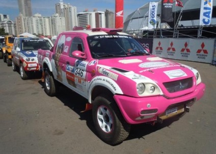 Time feminino tem patrocínio polêmico no Rally dos Sertões
