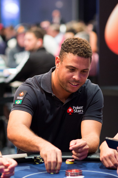 Sortudos poderão jogar poker com Ronaldo fenômeno