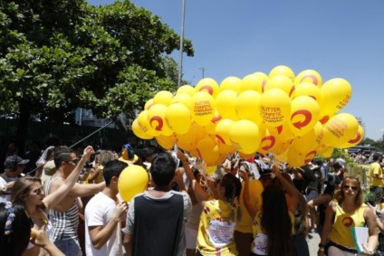 Skol promove Carnaval redondo com assistente