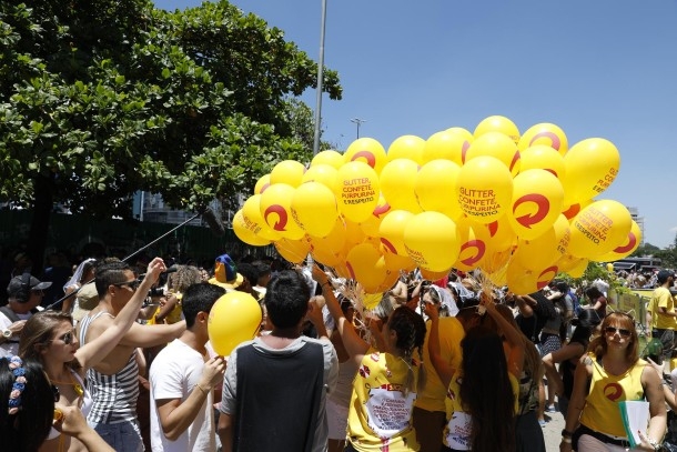 Skol promove Carnaval redondo com assistente