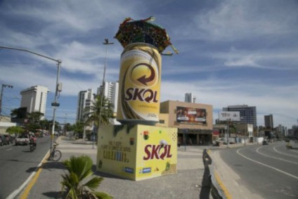 Skol ativa marca com intervenção urbana no Recife