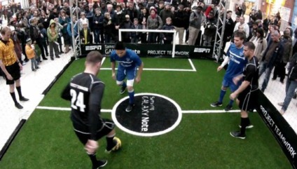 Samsung leva futebol para dentro de estação em Londres
