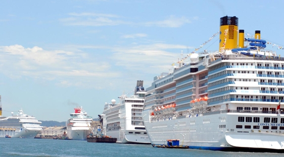 VARIOS NAVIOS DE PASSAGEIROS E O TERMINAL GIUSFREDO SANTINI FOTO CARLOS NOGUEIRA TEXTO LYNE